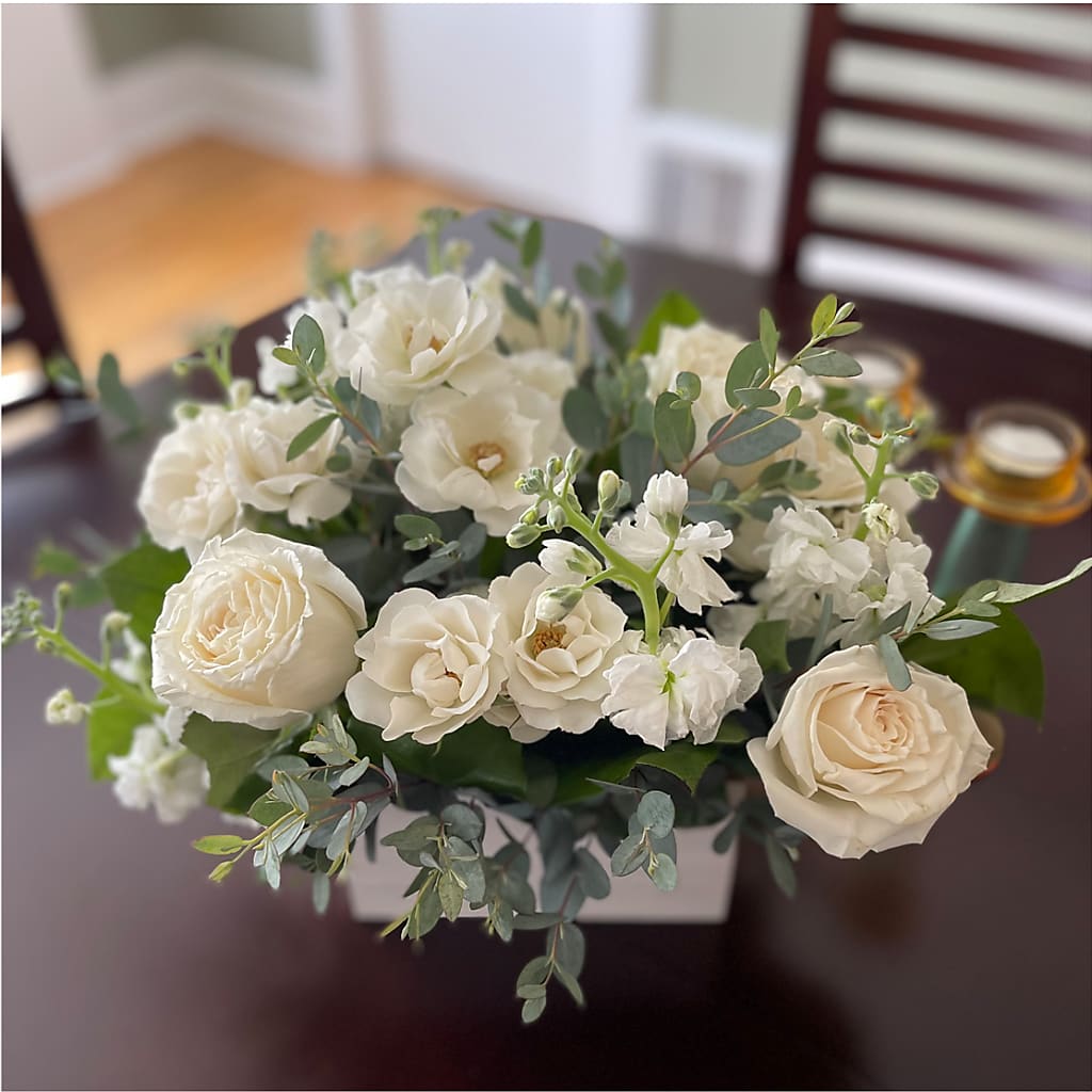 Fresh Linen Box Bouquet –  Wade Florists Llc, Saint Louis MO