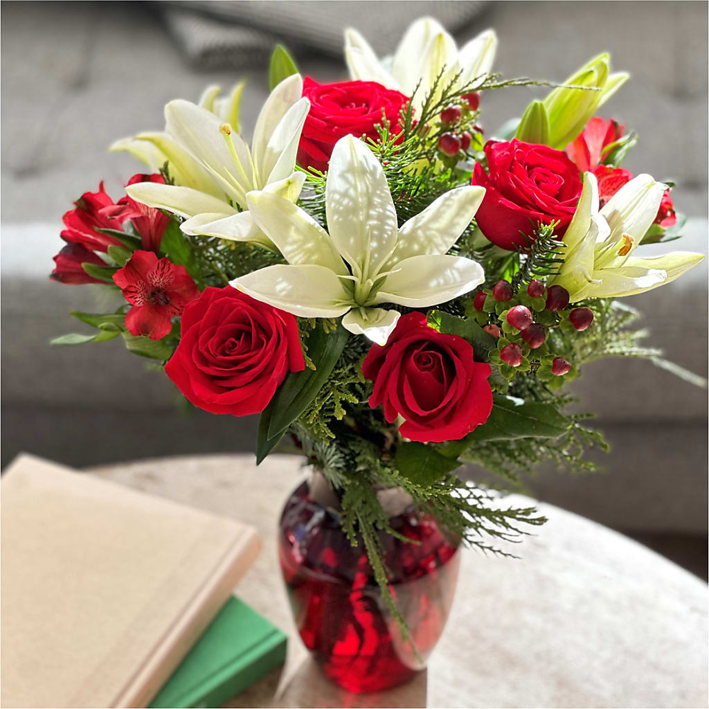 Evergreen Delight Bouquet –  Wade Florists Llc, Saint Louis MO