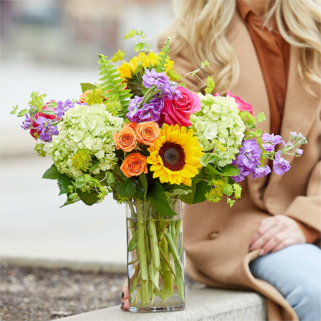 Vibrant Greetings Bouquet –  Wade Florists Llc, Saint Louis MO